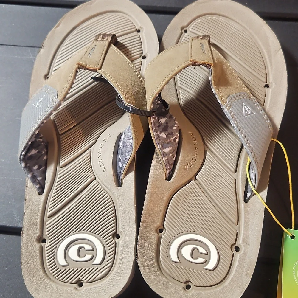 Cobian Men's Draino 3 Sandals: Tan: New With Tags: Size 9